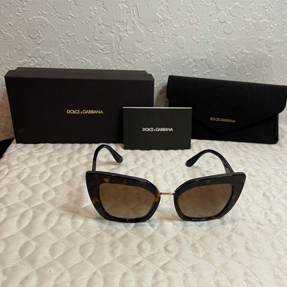 ❌SOLD❌ Dolce & Gabbana Sunglasses - Picture 4 of 4